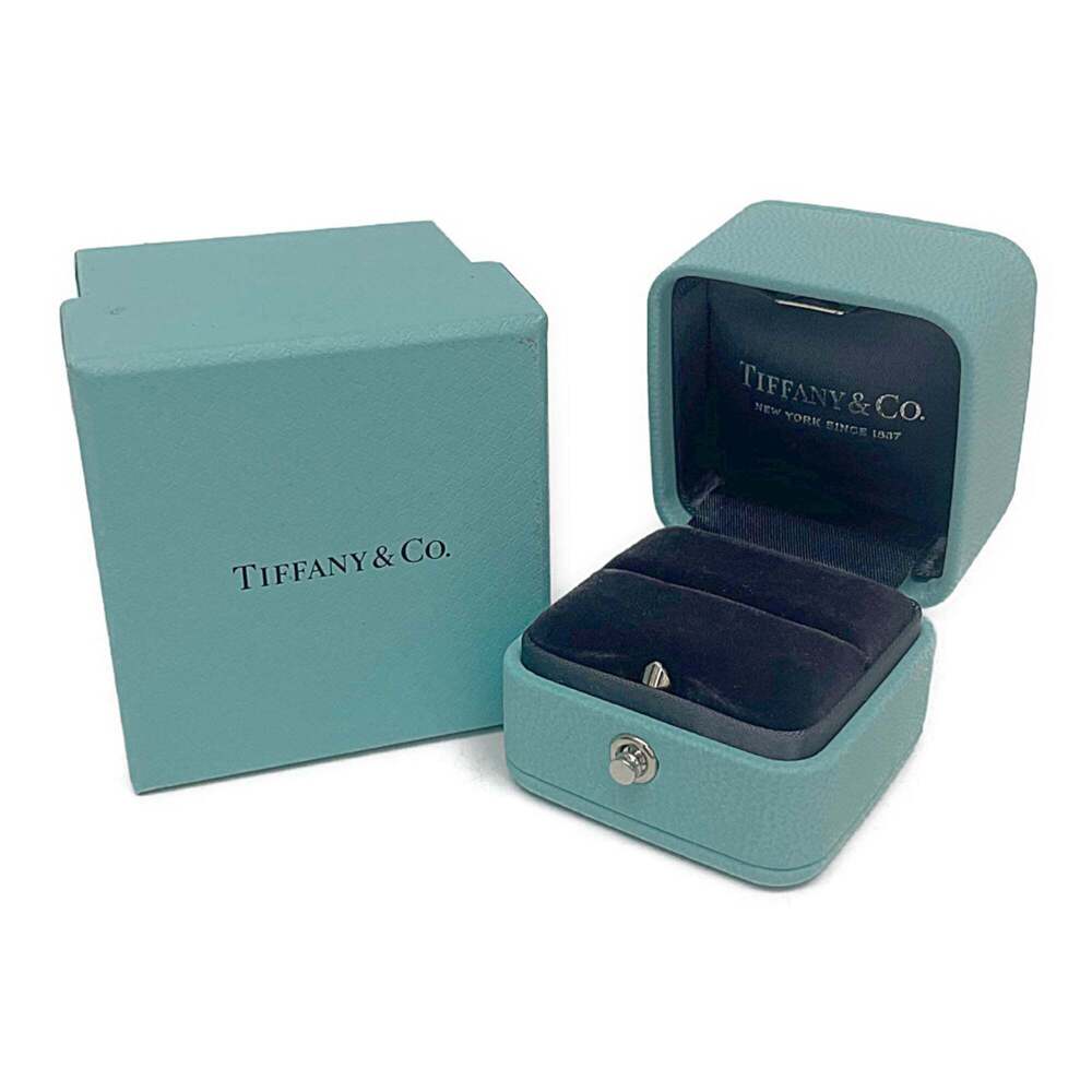 TIFFANY 18k Gold Diamond Ring - Picture 10 of 10
